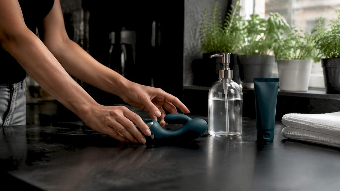Hands cleaning vibrator with soap and water